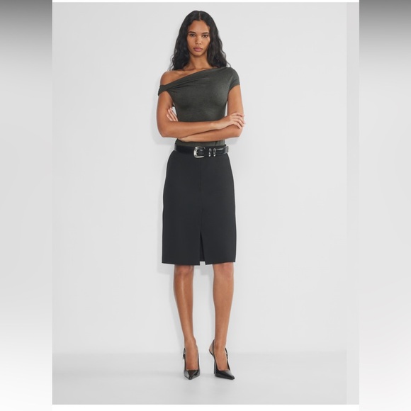 🖤Aritzia Contour Ravish Top🖤 - Picture 2 of 9